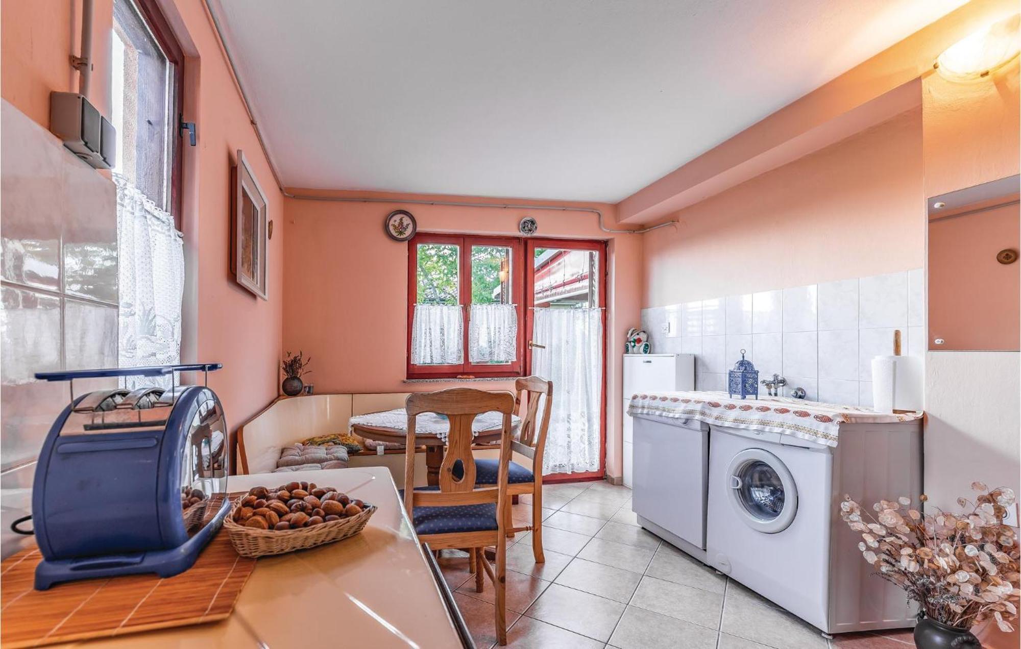 1 Bedroom Pet Friendly Home In Šišan Екстериор снимка