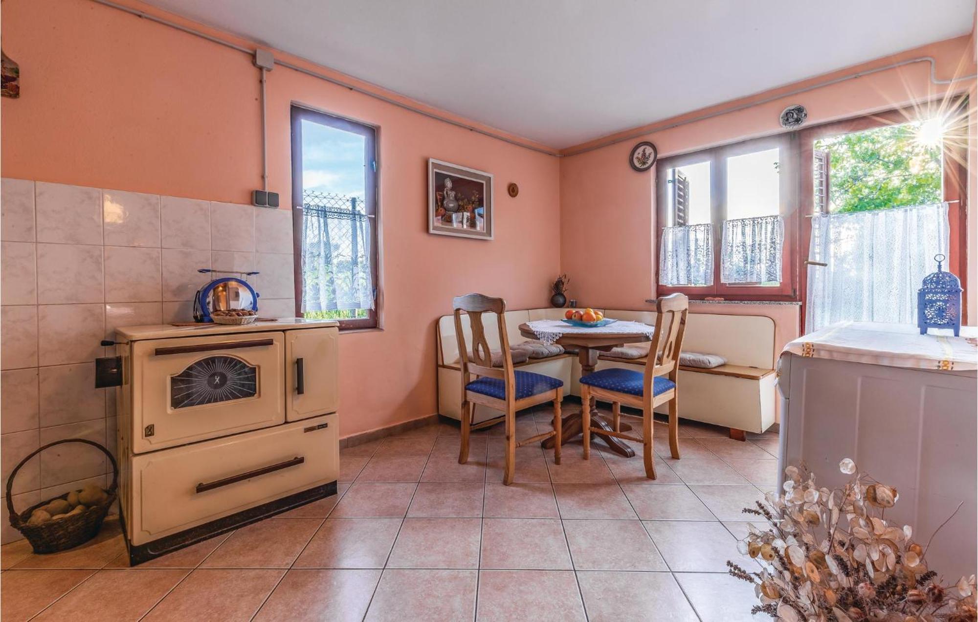 1 Bedroom Pet Friendly Home In Šišan Екстериор снимка