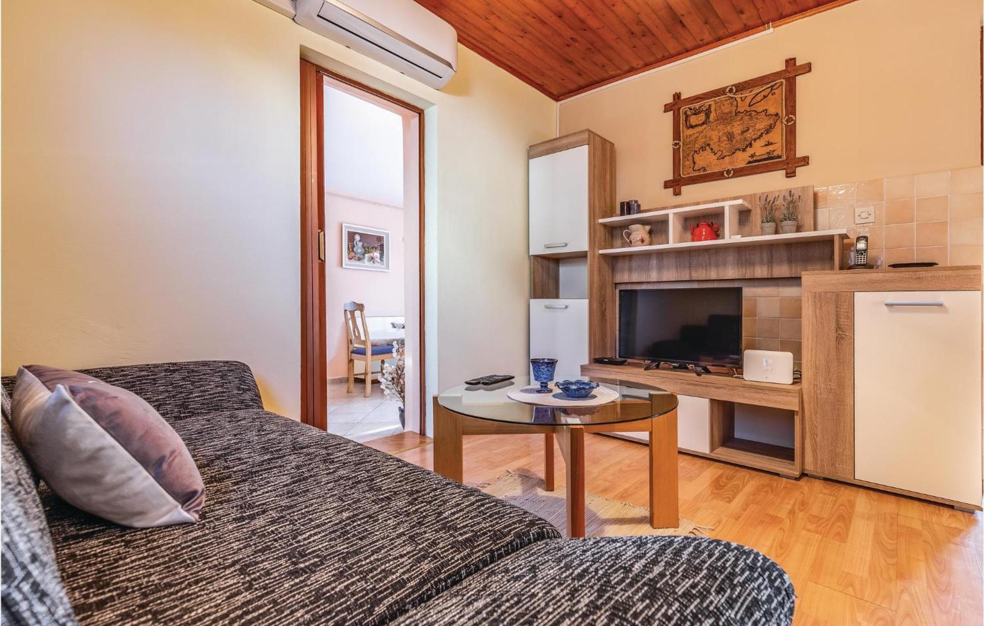 1 Bedroom Pet Friendly Home In Šišan Екстериор снимка