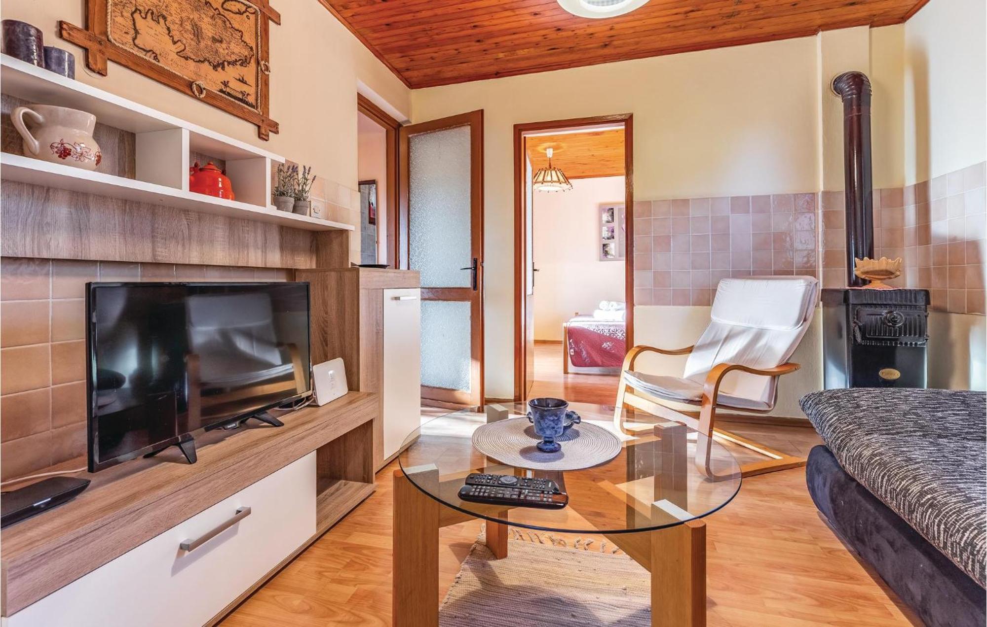 1 Bedroom Pet Friendly Home In Šišan Екстериор снимка
