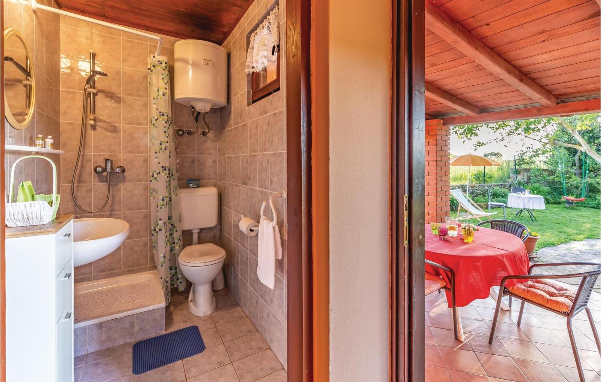 1 Bedroom Pet Friendly Home In Šišan Екстериор снимка