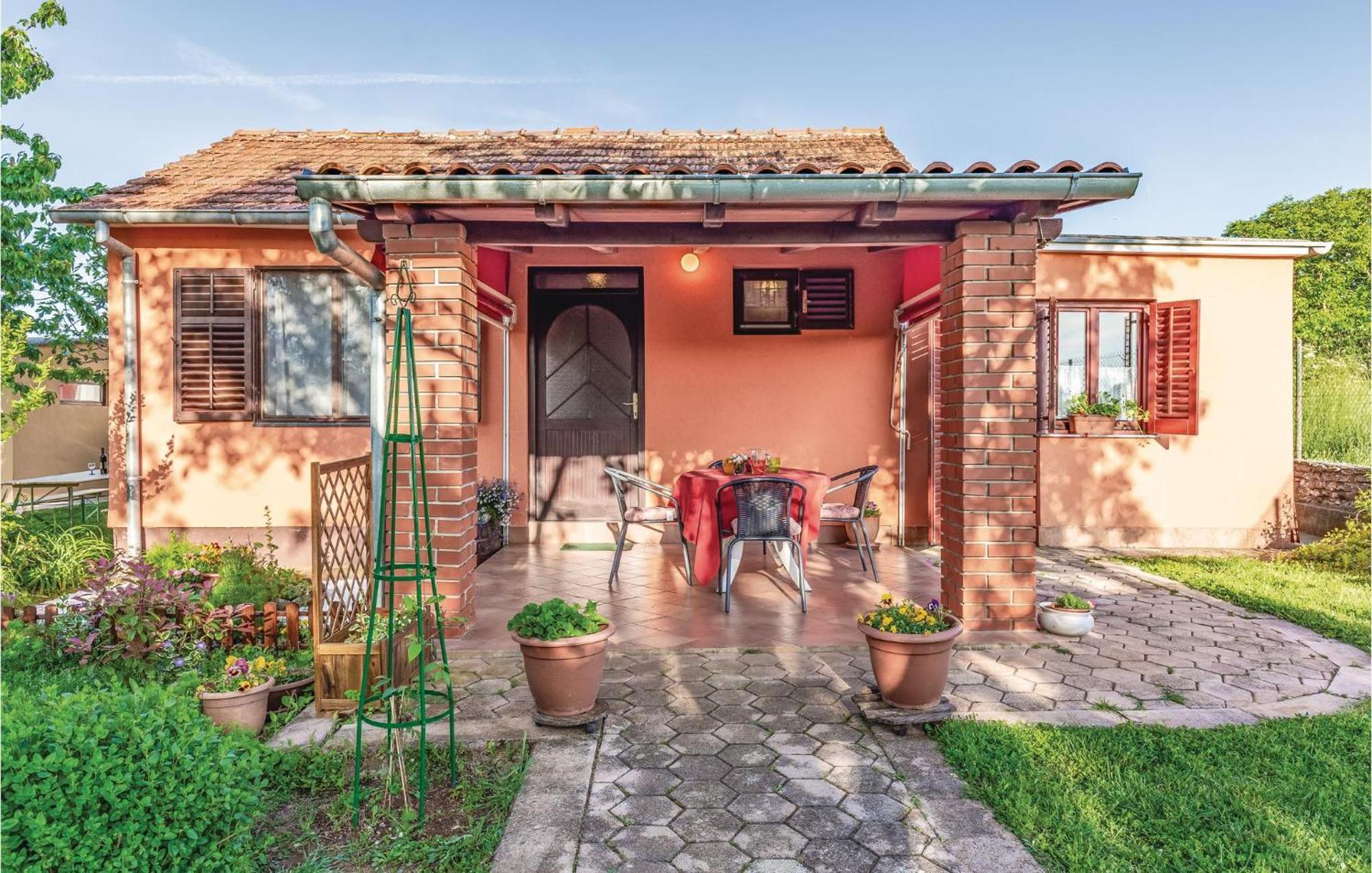 1 Bedroom Pet Friendly Home In Šišan Екстериор снимка